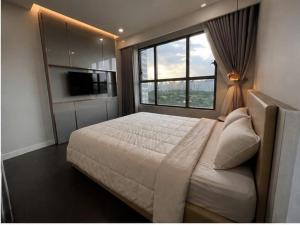 Quiet 3-BR Apartment Near the City Center with City Views