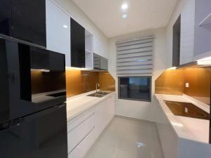 Quiet 3-BR Apartment Near the City Center with City Views