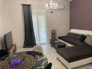 Iliyon Cozy modern Apartment 2nd floor