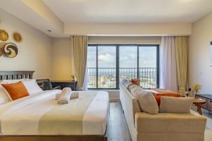 Altura Residences, 26th floor with rooftop pool , City views, Ngonghills View