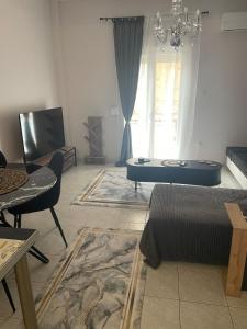 Iliyon Cozy modern Apartment 2nd floor