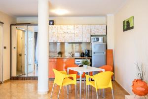 5 min walk from the beach 2
