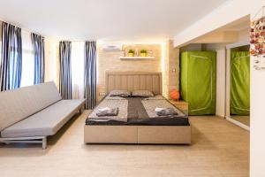 5 min walk from the beach 1