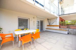 5 min walk from the beach 1