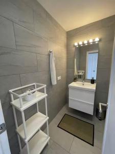 Coqueto apartamento con piscina en Calan Blanes