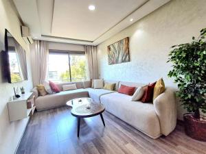 Riviera Escape - Appart Neuf Climatisé avec Balcon à Maarif Anfa