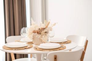 Velvet Breeze Apartment in Odyssey Pools Spa and Parking