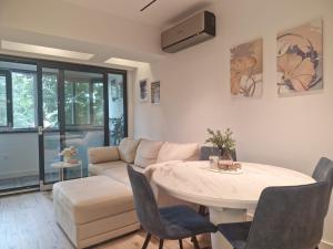 Apartment Marbél - Designer Retreat with FREE parking
