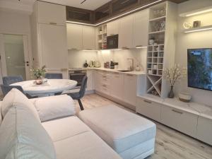 Apartment Marbél - Designer Retreat with FREE parking