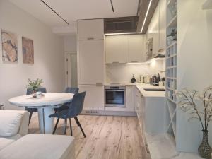 Apartment Marbél - Designer Retreat with FREE parking