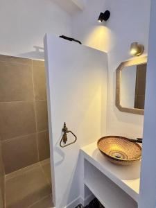 Mediterranes Hafen-Loft in Moraira mit spektakulärer Dachterrasse direkt am Meer
