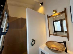 Mediterranes Hafen-Loft in Moraira mit spektakulärer Dachterrasse direkt am Meer