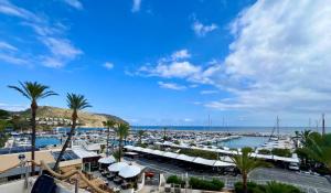 Mediterranes Hafen-Loft in Moraira mit spektakulärer Dachterrasse direkt am Meer