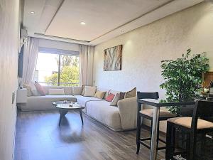 Riviera Escape - Appart Neuf Climatisé avec Balcon à Maarif Anfa