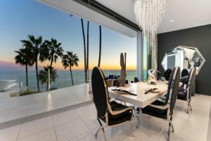 Pacific Palisades 3BR with Fire Pit by Colby and Conrad