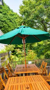 A forest guesthouse with barbecue facilities