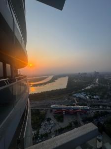 Sienna Suite - Panoramic Views, Supernova, Noida