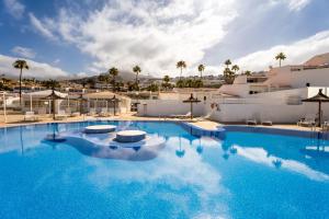 Aqua Garden Villa - Spacious 3-Bedroom Holiday Home with Terrace, BBQ & Pool Access in Costa Adeje