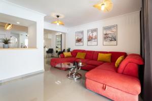 Aqua Garden Villa - Spacious 3-Bedroom Holiday Home with Terrace, BBQ & Pool Access in Costa Adeje