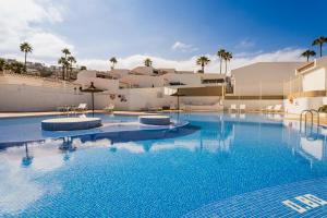 Aqua Garden Villa - Spacious 3-Bedroom Holiday Home with Terrace, BBQ & Pool Access in Costa Adeje