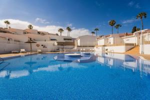 Aqua Garden Villa - Spacious 3-Bedroom Holiday Home with Terrace, BBQ & Pool Access in Costa Adeje
