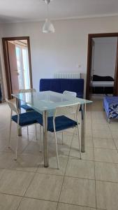 Olive Breeze Apartment 2 by Golden Host