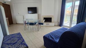 Olive Breeze Apartment 2 by Golden Host