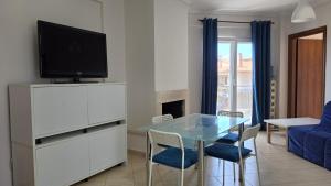 Olive Breeze Apartment 2 by Golden Host