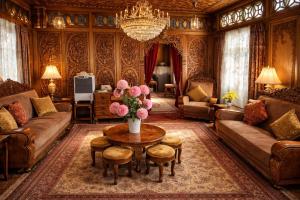 Dilnaaz Group Of Houseboats