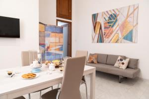 Casa Mondy - City Centre Cagliari, 2 Bedrooms, AC, Sleeps 5
