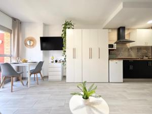 Hercules Cozy Studio - City Center and Near Beach