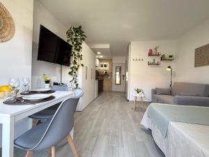 Hercules Cozy Studio - City Center and Near Beach