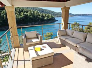 Villa Lukrecia -Stunning Sea View Retreat