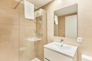 Marina Real III Penthouse - by Welcomely