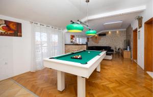 Nice Home In Kastel Luksic With Sauna