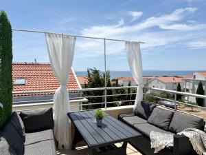 Apartment Ana - Sea View Rooftop, Novalja