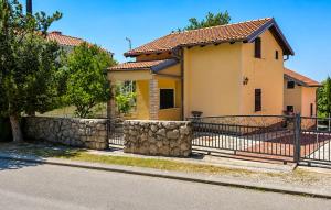 Awesome Home In Krusevo With Wifi