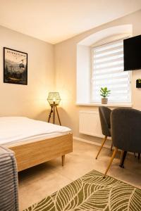 Chill & Ride Apartment - free private parking space
