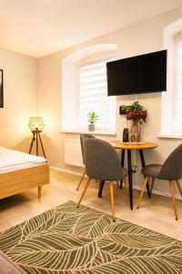 Chill & Ride Apartment - free private parking space