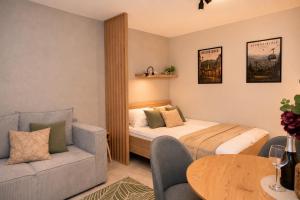 Chill & Ride Apartment - free private parking space