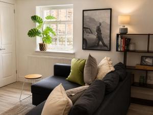 F1 Town Centre, Walk to Races! Sleeps 4