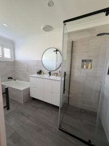 Beaches, Bays & BBQ Days - Your home base in Burradise