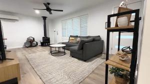 Beaches, Bays & BBQ Days - Your home base in Burradise