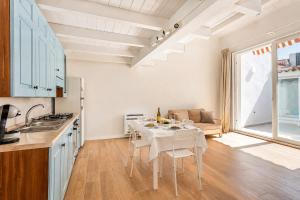 Vitabella - Modern house with courtyard and free Wi-Fi