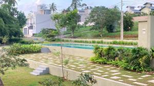 4BR Villa in Gated Community Near Expressway