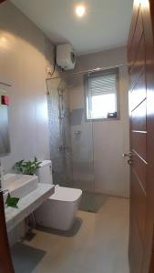 4BR Villa in Gated Community Near Expressway
