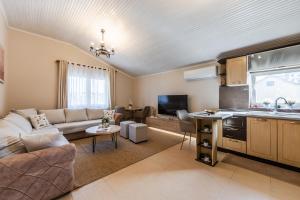 Loen Spacious Seaside 3BR Apartment by PikHost