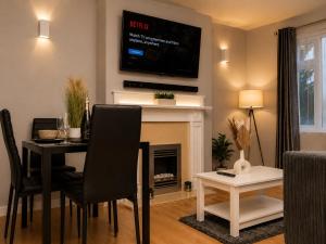 Cosy 2 Bedroom Home, Free Parking