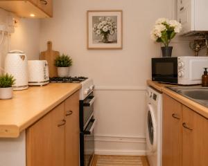Cosy 2 Bedroom Home, Free Parking
