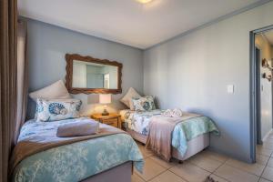 Charming 2-Bedroom Apartment with Ocean and Mountain Views